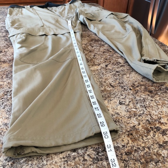 L.L. Bean Men’s Zip-Leg Convertible Pants Sz Large Short - Picture 4 of 14